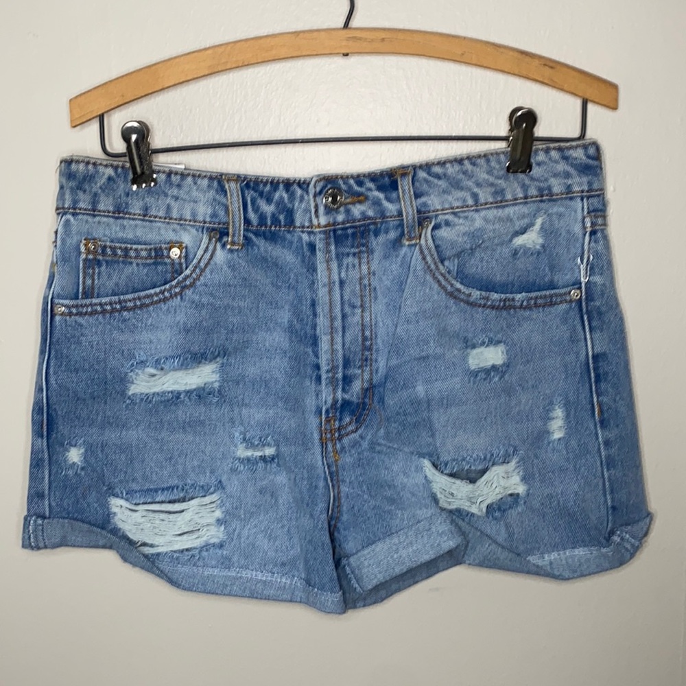 🎱Brand new trendy Jean Ripped Shorts! - Picture 1 of 8